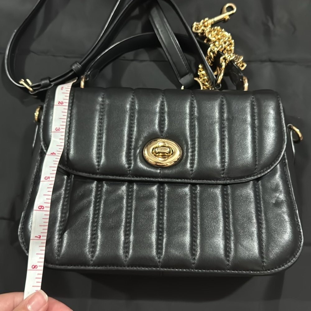 Elegant Black Quilted coach handbag - Picture 5 of 8